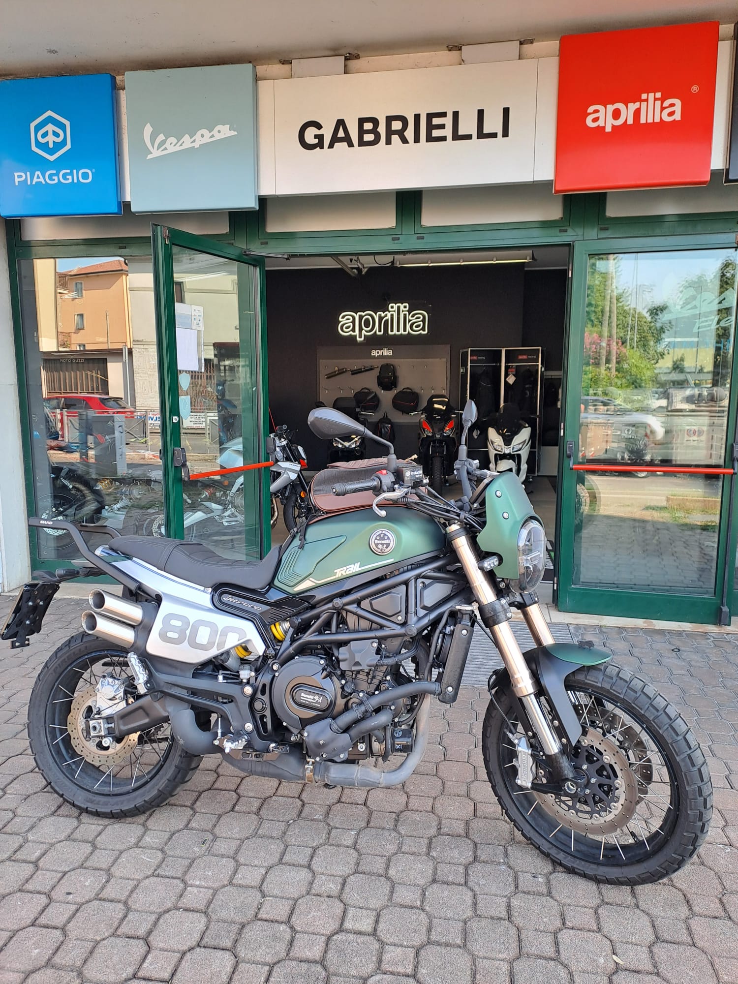 Benelli Leoncino 800