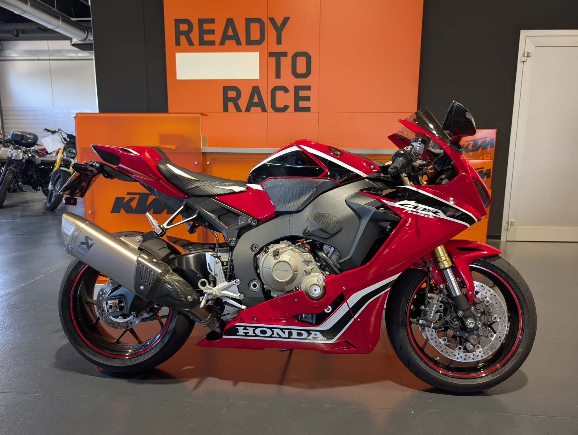 Honda CBR 1000 RR Fireblade (2017) - 228aa3f_img20250904wa0002.jpg