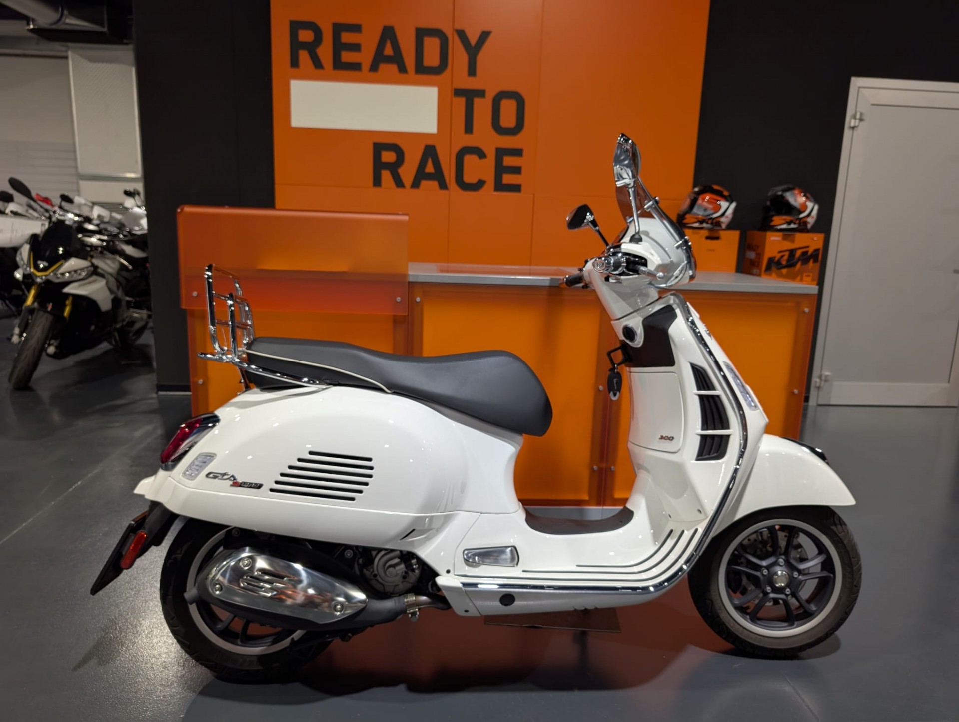 Vespa GTS 300 Super Hpe (2023) - 74f1d5f_whatsappimage20260202at17.57.00.jpeg