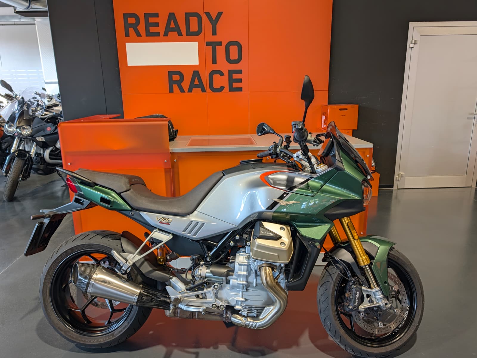 Moto Guzzi V 100 Mandello