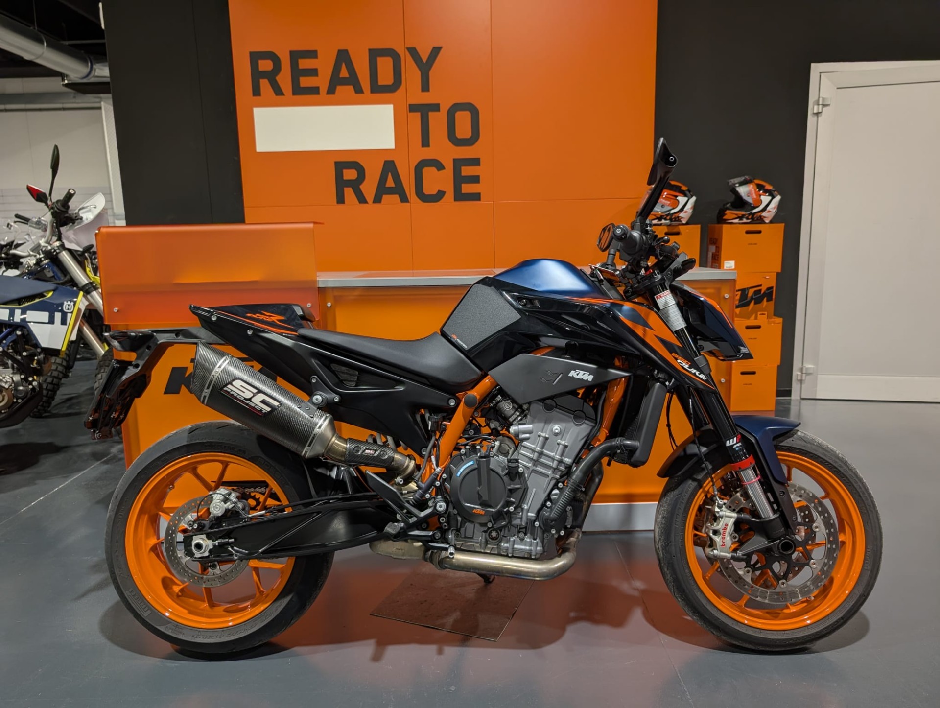 Ktm 890 Duke R (2022) - 79b0e92_whatsappimage20260219at18.19.193.jpeg