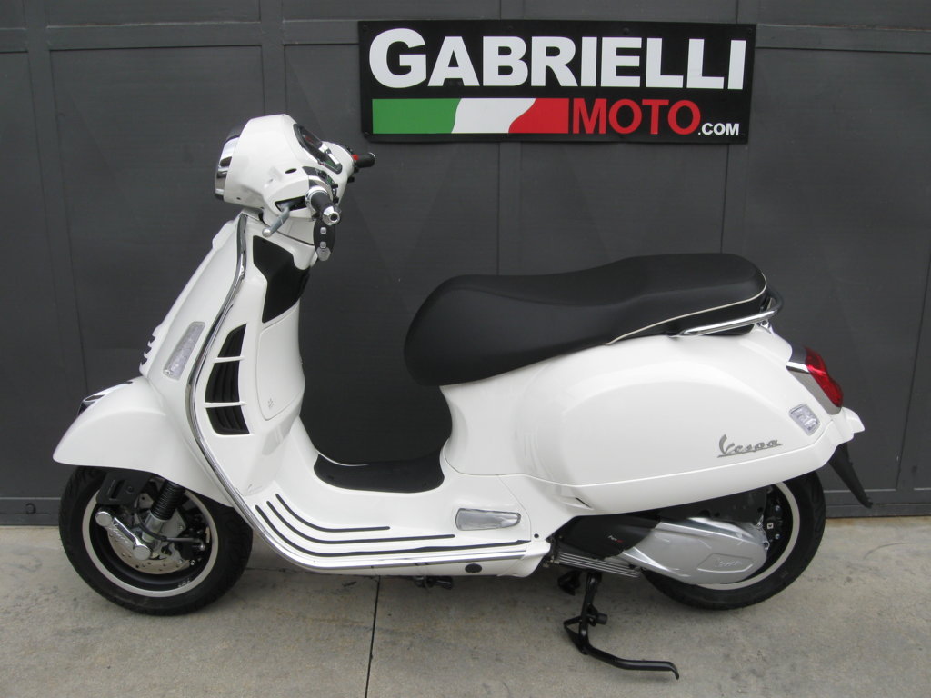 Vespa GTS 300 Super Hpe (2023) - fbf135e_img5315fileminimizer.jpg