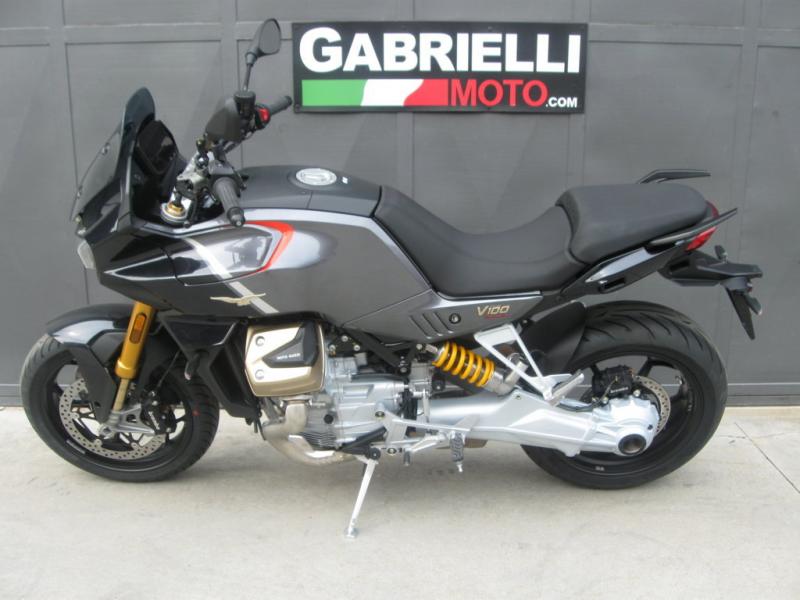 Moto Guzzi V 100 Mandello S (2023)